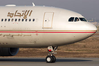 A6-EYM - Etihad Airways Airbus A330-200