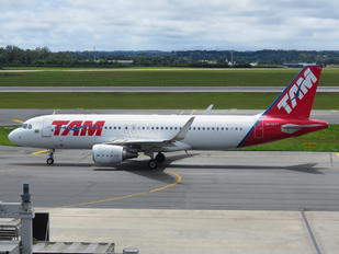 PR-MYY - TAM Airbus A320