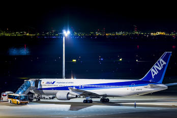 JA8578 - ANA - All Nippon Airways Boeing 767-300