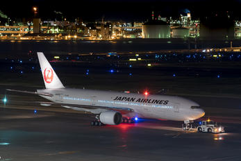 JA8979 - JAL - Japan Airlines Boeing 777-200