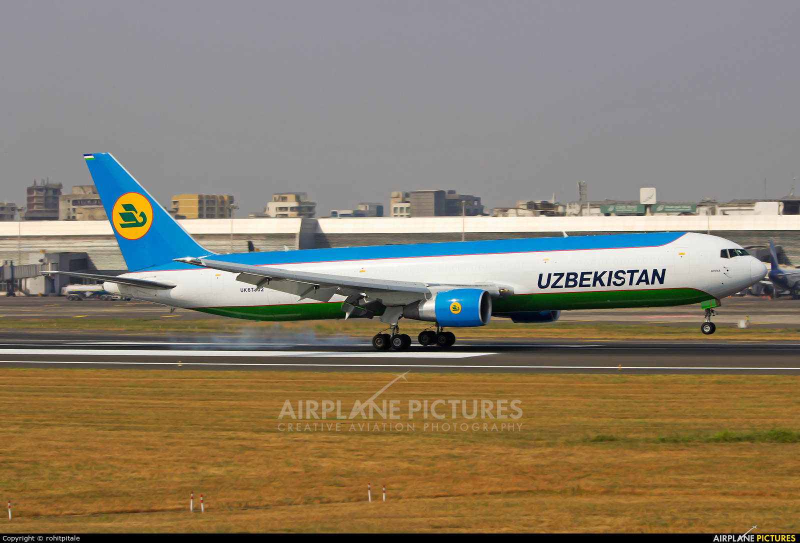 Uzbekistan Airways UK67002 aircraft at Mumbai - Chhatrapati Shivaji Intl