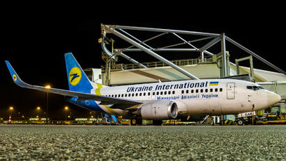 UR-GAK - Ukraine International Airlines Boeing 737-500