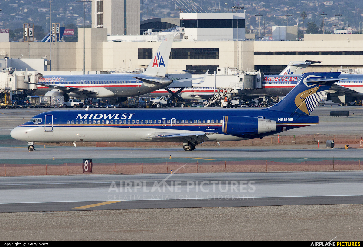 Midwest Airlines N919ME aircraft at Los Angeles Intl