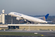 United Airlines N78004 image