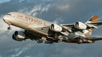 A6-APC - Etihad Airways Airbus A380