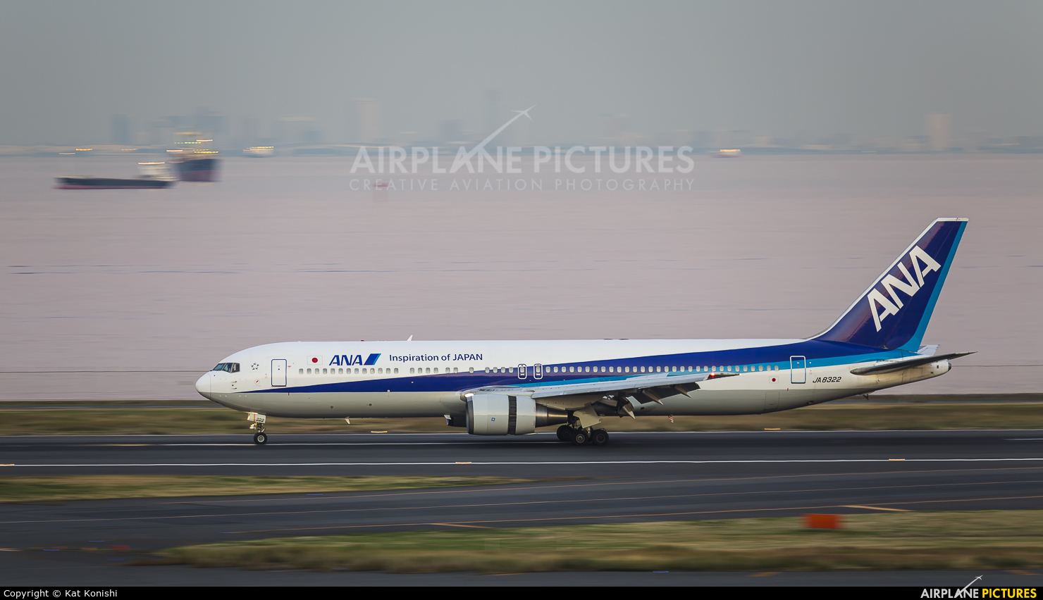 ANA - All Nippon Airways JA8322 aircraft at Tokyo - Haneda Intl
