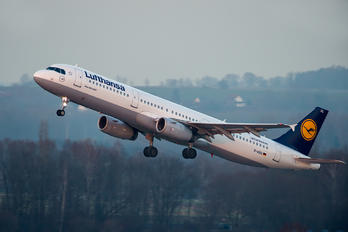 D-AIDU - Lufthansa Airbus A321