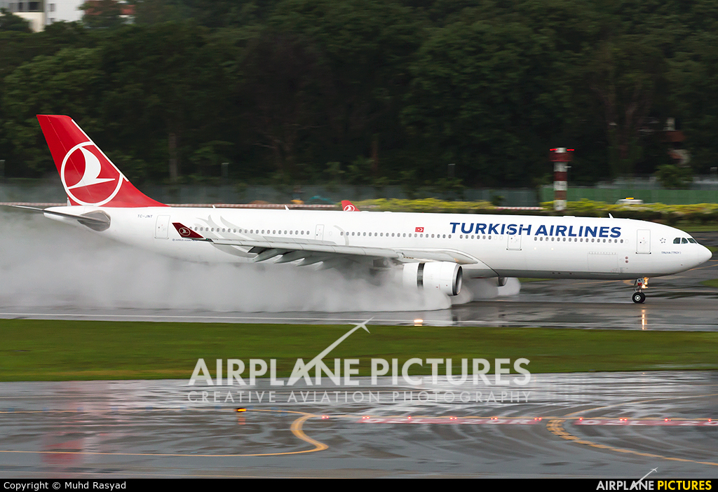 Turkish Airlines TC-JNT aircraft at Singapore - Changi