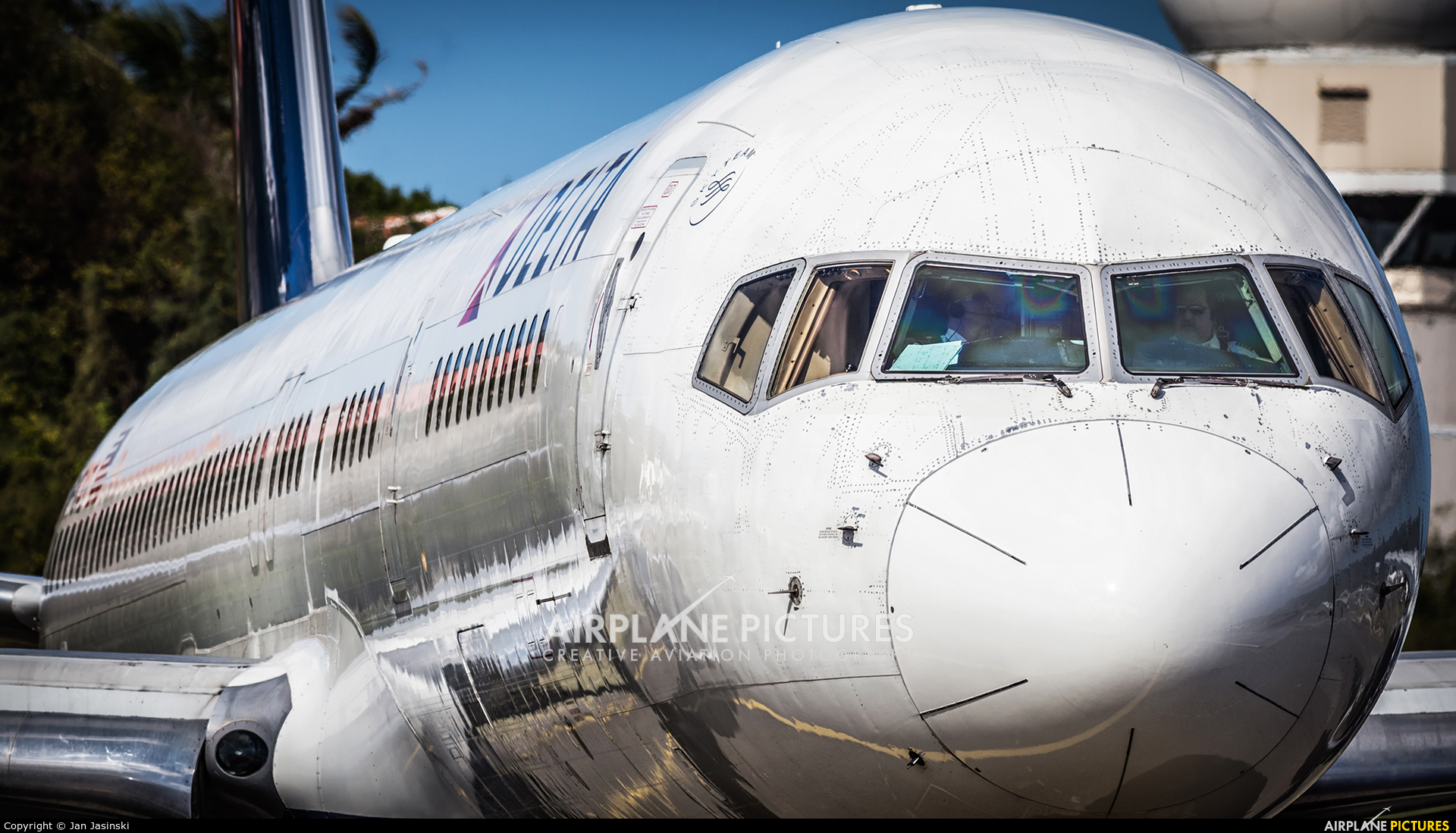 Delta Air Lines - aircraft at Sint Maarten - Princess Juliana Intl