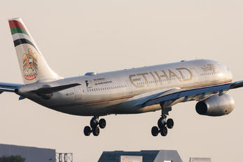 A6-EYP - Etihad Airways Airbus A330-200