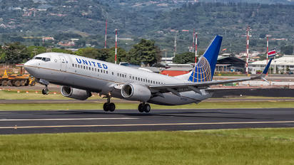 N77510 - United Airlines Boeing 737-800