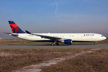 N823MW - Delta Air Lines Airbus A330-300