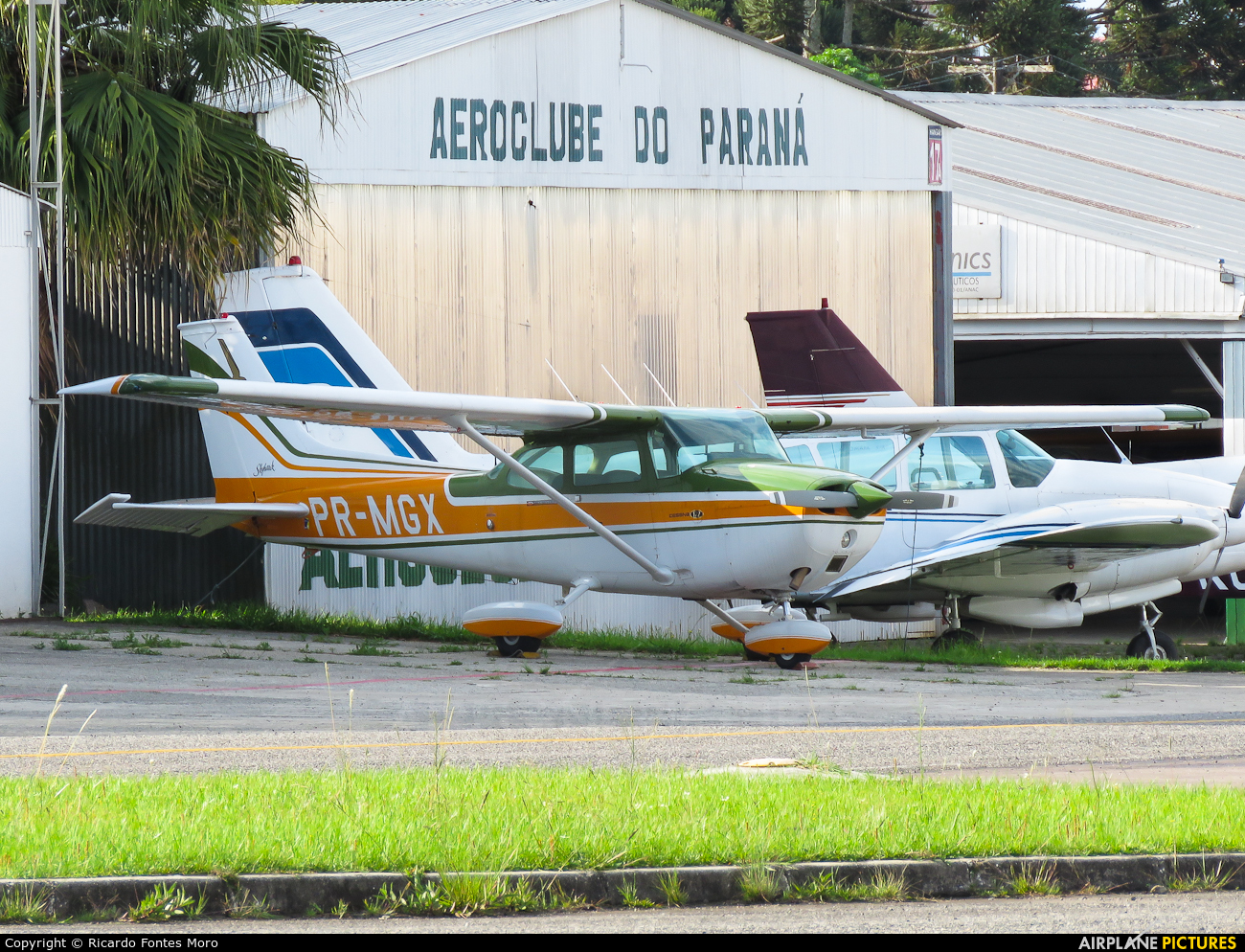 Private PR-MGX aircraft at Curitiba - Bacacheri