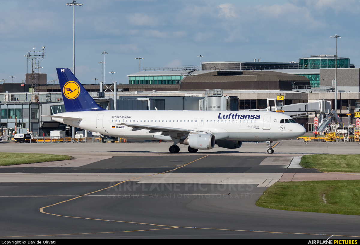 Lufthansa D-AIPE aircraft at Manchester