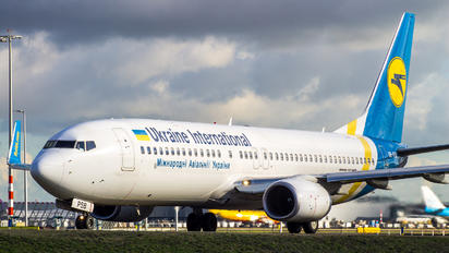 UR-PSB - Ukraine International Airlines Boeing 737-800