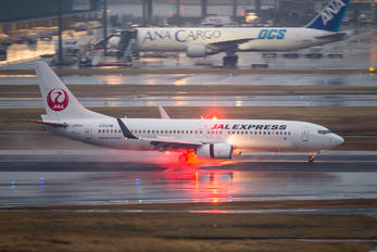 JA316J - JAL - Express Boeing 737-800