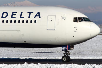 N827MH - Delta Air Lines Boeing 767-400ER