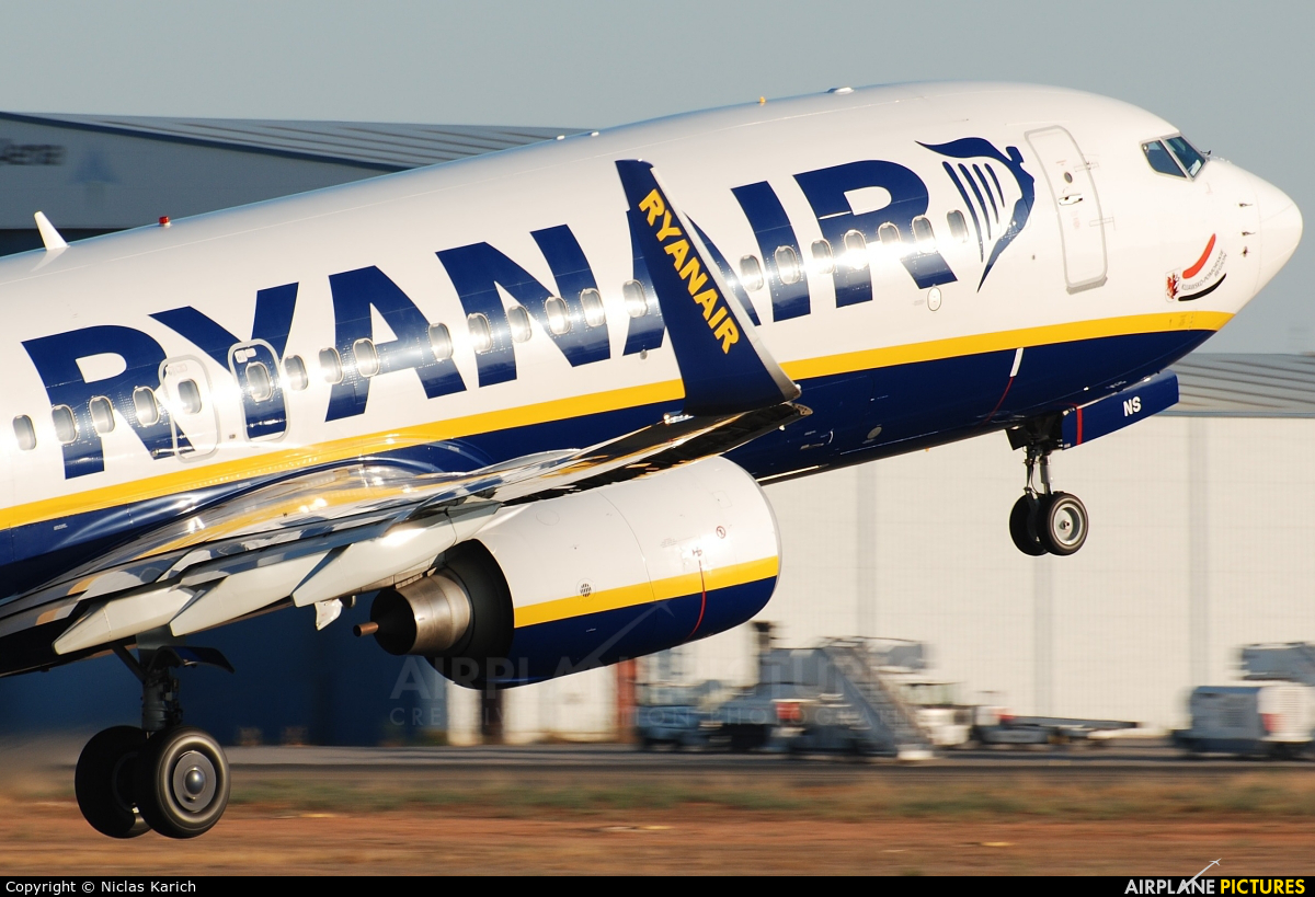 Ryanair EI-ENS aircraft at Palma de Mallorca