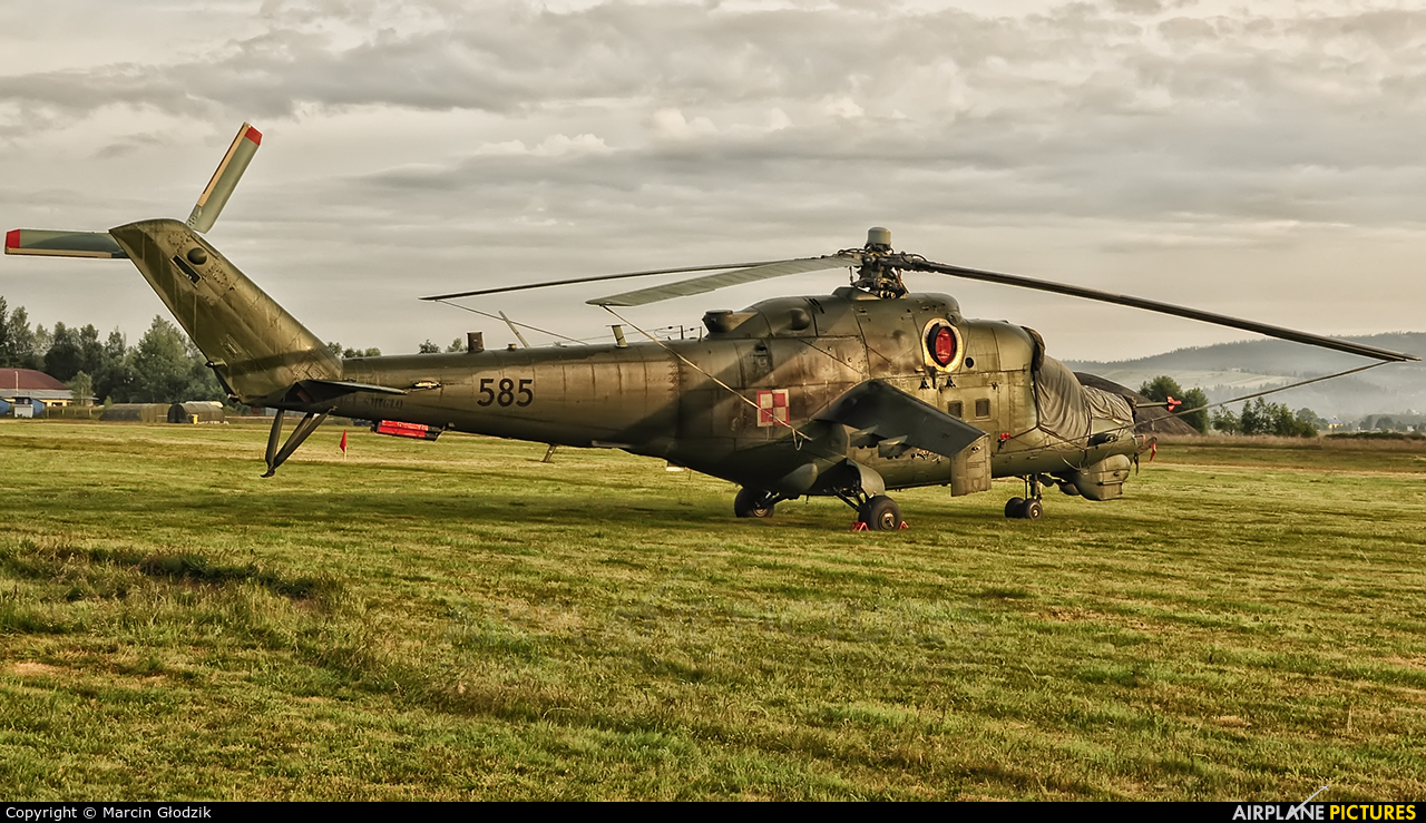 Poland - Army 585 aircraft at Nowy Targ