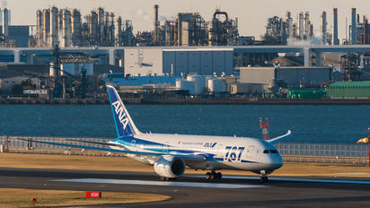 JA817A - ANA - All Nippon Airways Boeing 787-8 Dreamliner