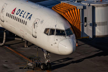 N545US - Delta Air Lines Boeing 757-200