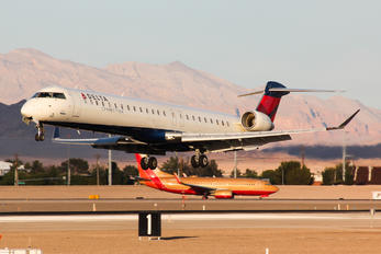 N800SK - Delta Connection - SkyWest Airlines Canadair CL-600 CRJ-900
