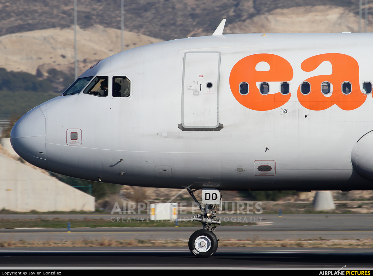 easyJet G-EZDO aircraft at Alicante - El Altet