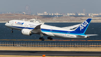 JA827A - ANA - All Nippon Airways Boeing 787-8 Dreamliner