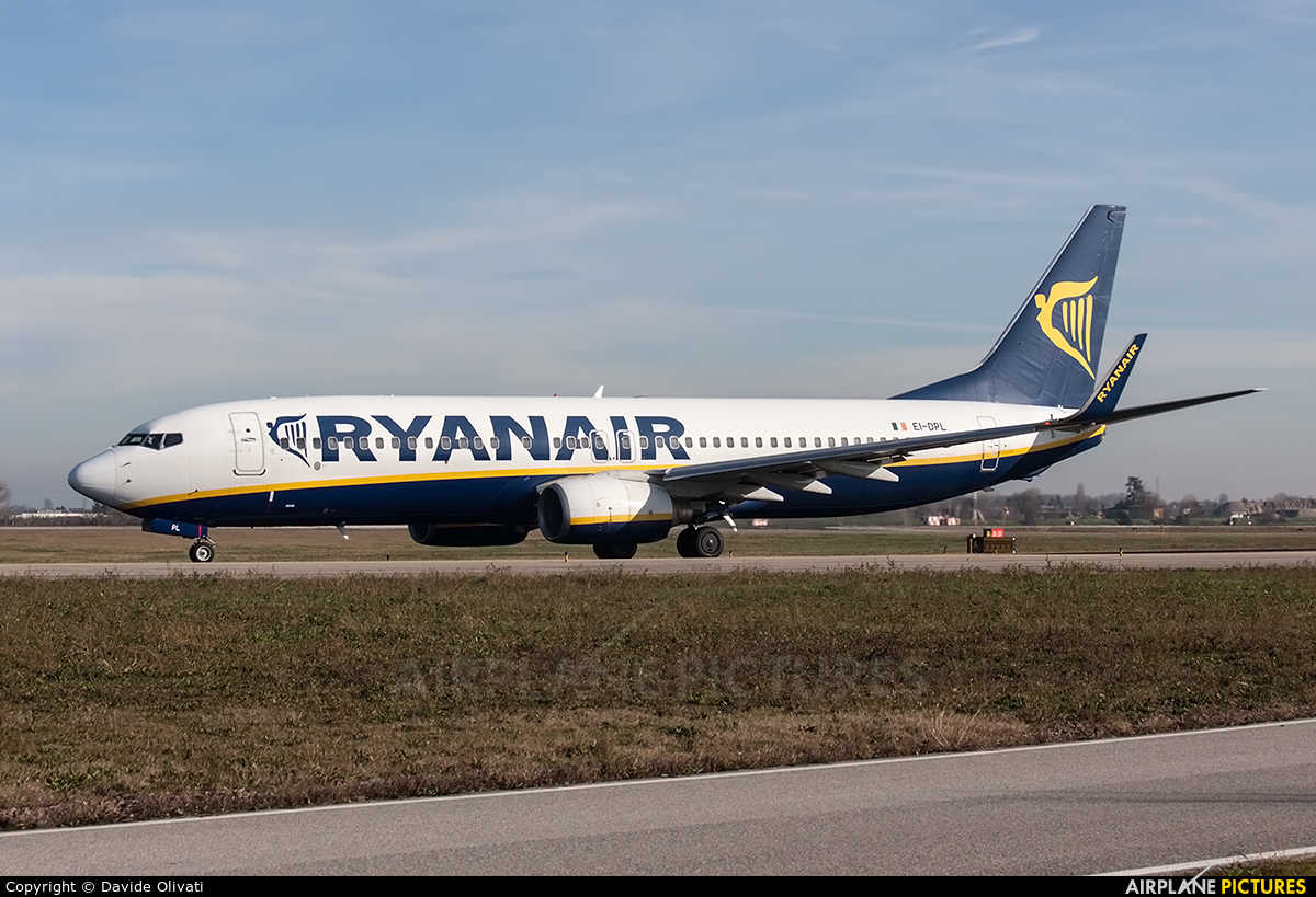 Ryanair EI-DPL aircraft at Bologna - Borgo Panigale
