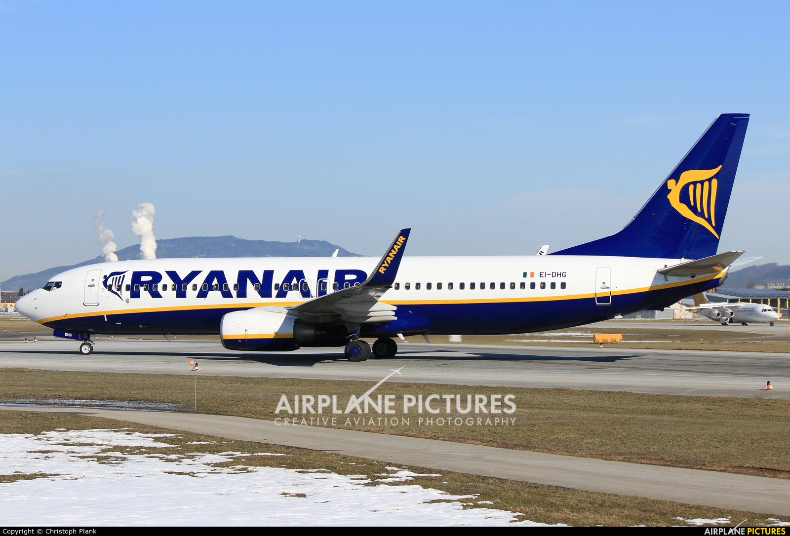 Ryanair EI-DHG aircraft at Salzburg