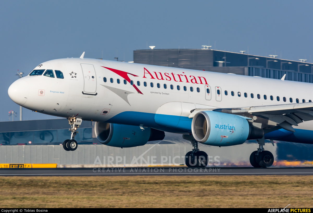 Austrian Airlines/Arrows/Tyrolean OE-LBR aircraft at Vienna - Schwechat