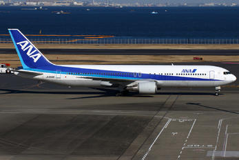 JA8568 - ANA - All Nippon Airways Boeing 767-300