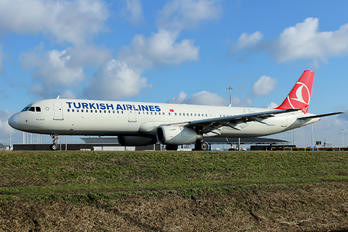 TC-JRZ - Turkish Airlines Airbus A321