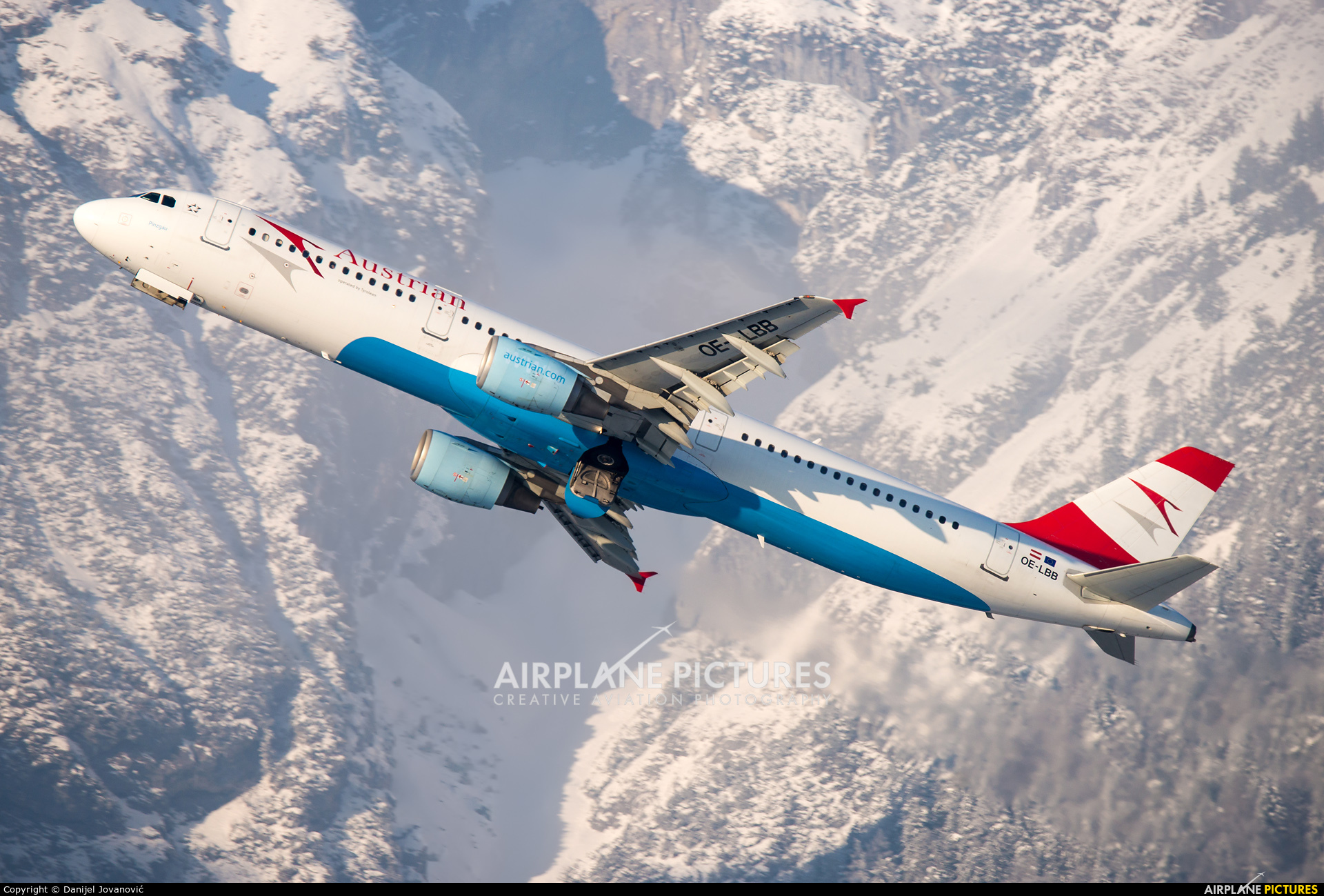 Austrian Airlines/Arrows/Tyrolean OE-LBB aircraft at Innsbruck