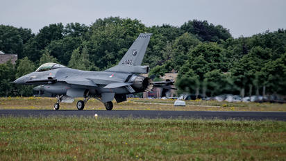 J-142 - Netherlands - Air Force General Dynamics F-16AM Fighting Falcon