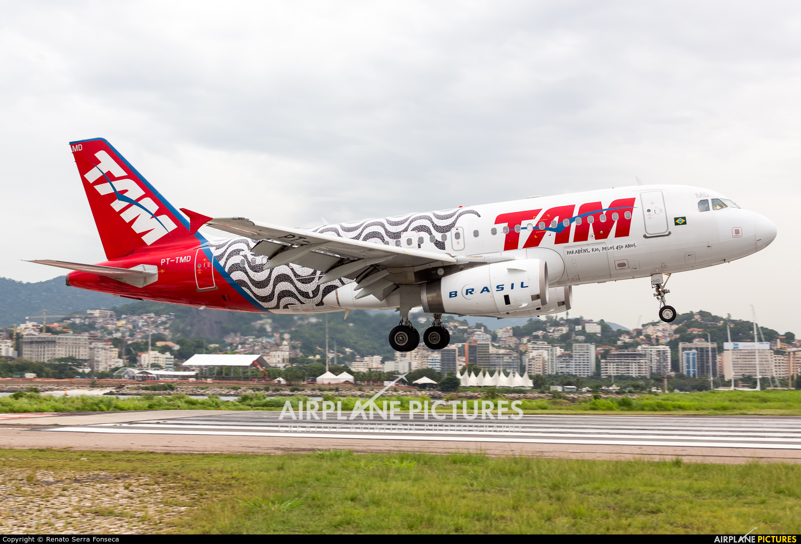 TAM PT-TMD aircraft at Rio de Janeiro - Santos Dumont