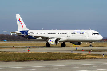 SX-BHT - Air Moldova Airbus A321