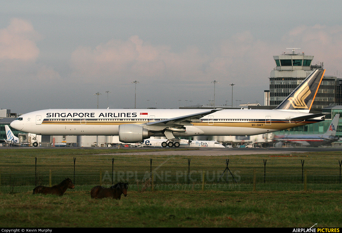 Singapore Airlines 9V-SWT aircraft at Manchester