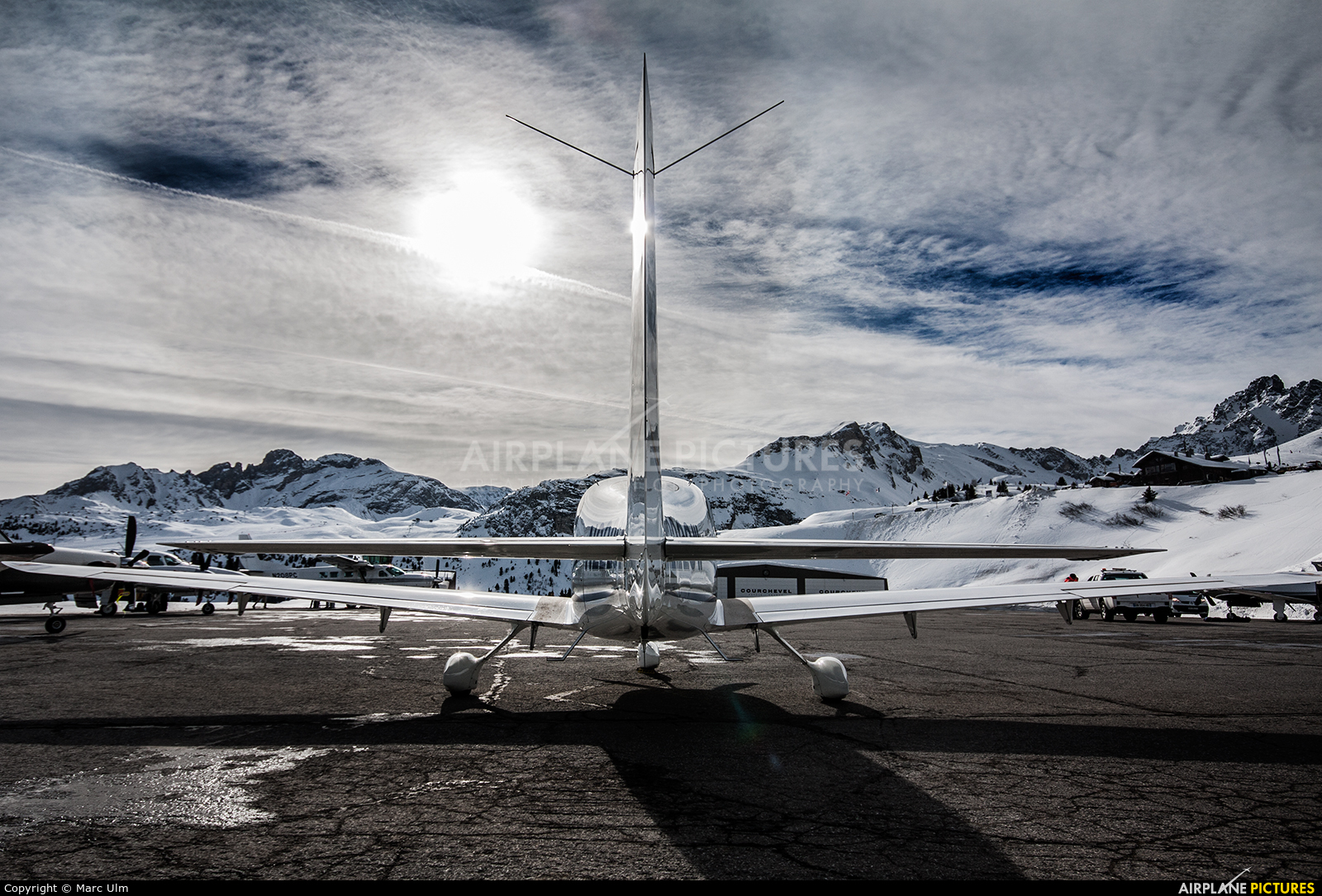 Private N222SW aircraft at Courchevel