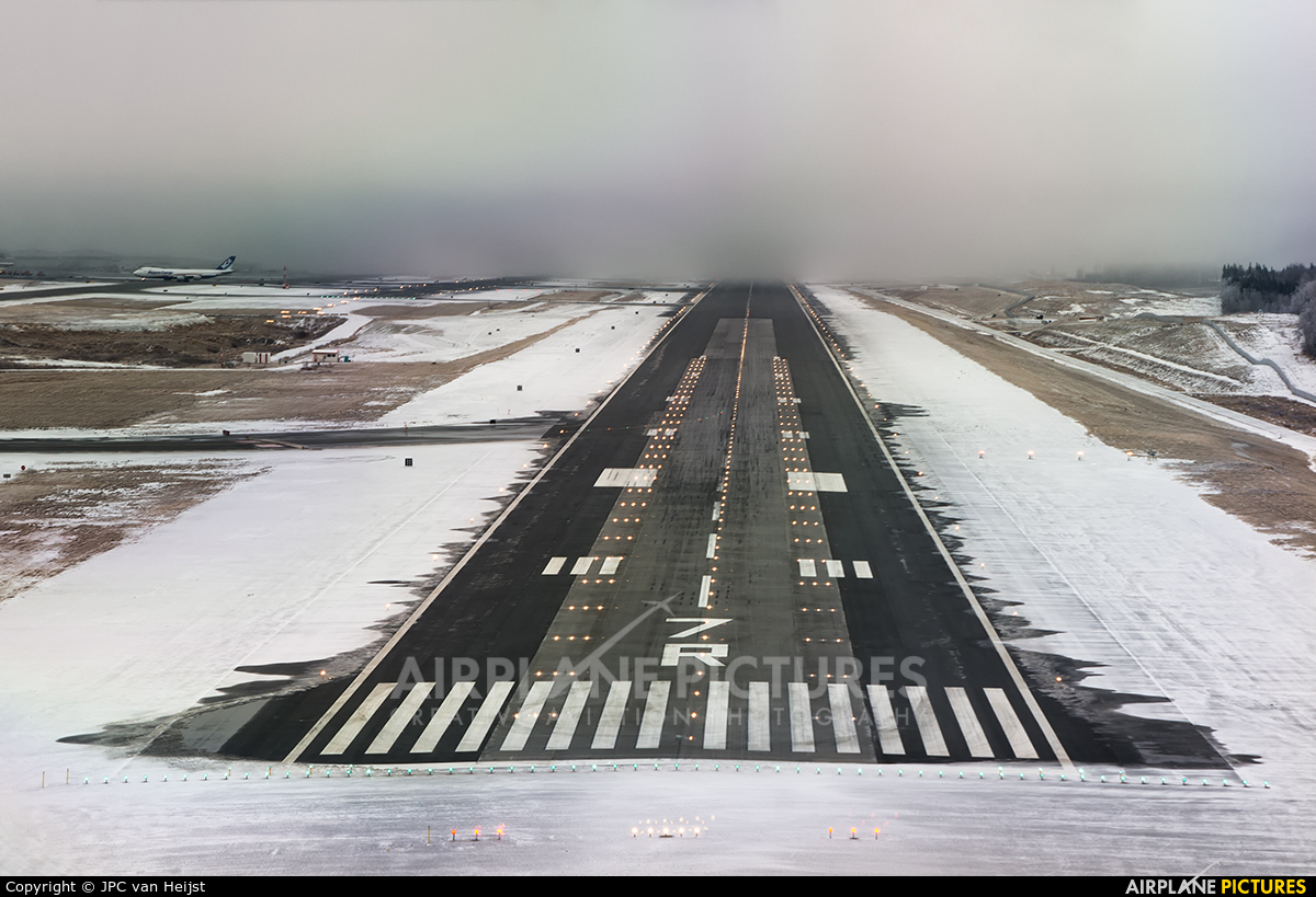- Airport Overview - aircraft at Anchorage - Ted Stevens Intl / Kulis Air National Guard Base