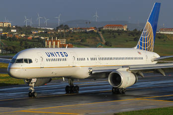 N18119 - United Airlines Boeing 757-200WL