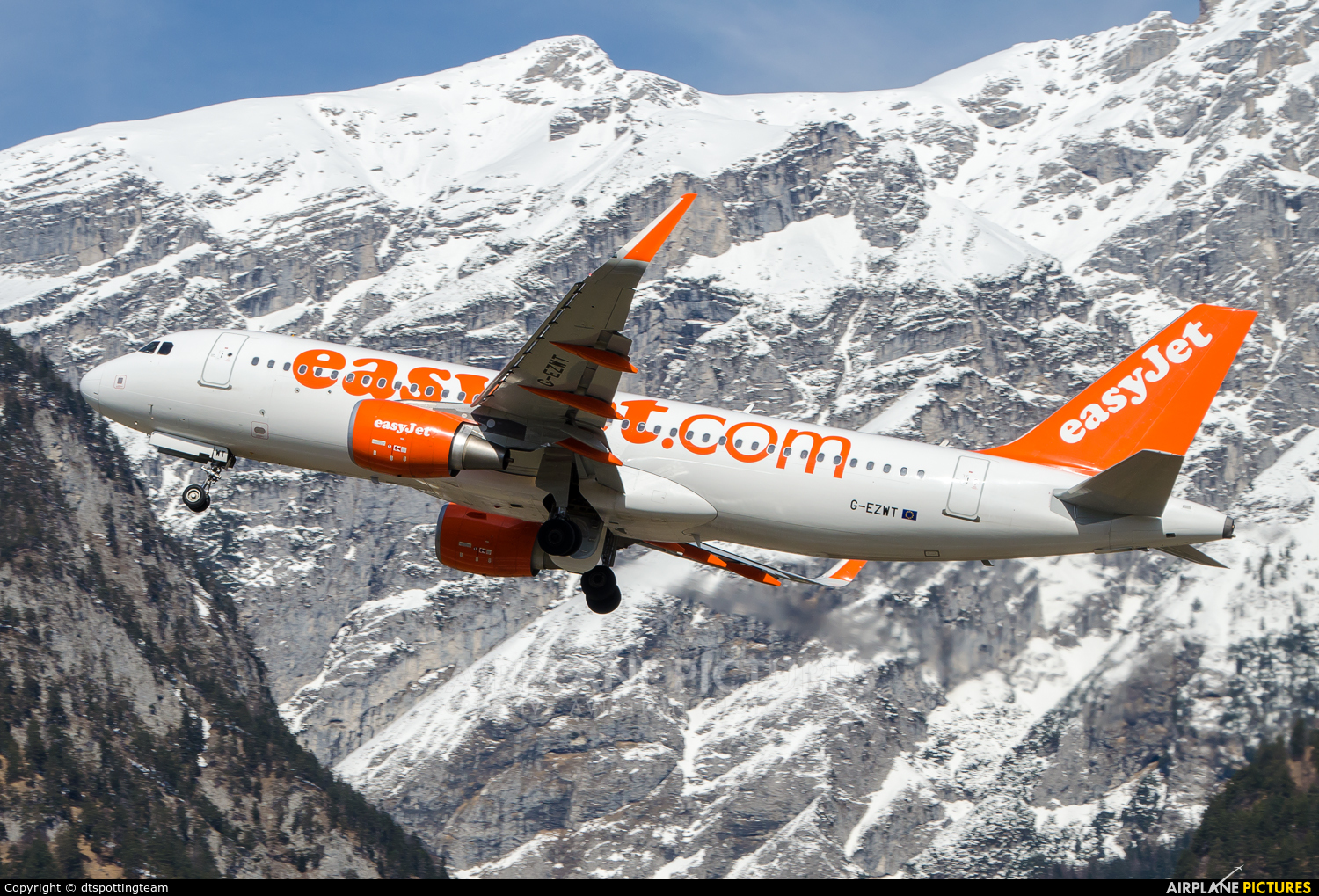 easyJet G-EZWT aircraft at Innsbruck