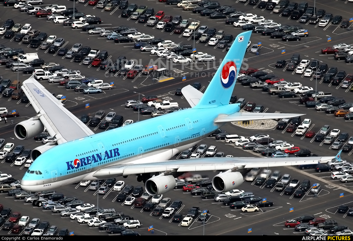 Korean Air HL7621 aircraft at Los Angeles Intl