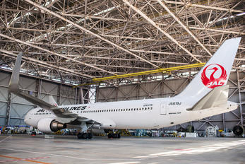 JA619J - JAL - Japan Airlines Boeing 767-300ER