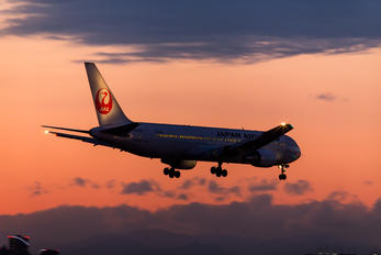 JA8399 - JAL - Japan Airlines Boeing 767-300