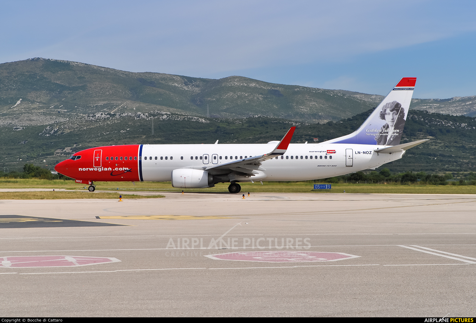 Norwegian Air Shuttle LN-NOZ aircraft at Split - Kaštela