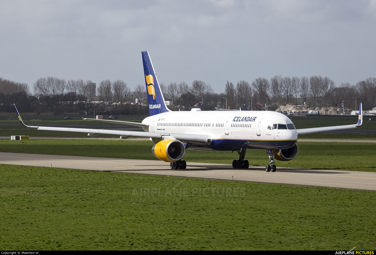 Icelandair TF-FIY aircraft at Rotterdam