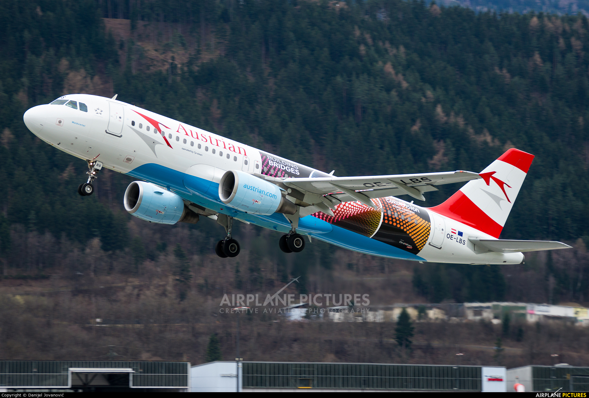 Austrian Airlines/Arrows/Tyrolean OE-LBS aircraft at Innsbruck