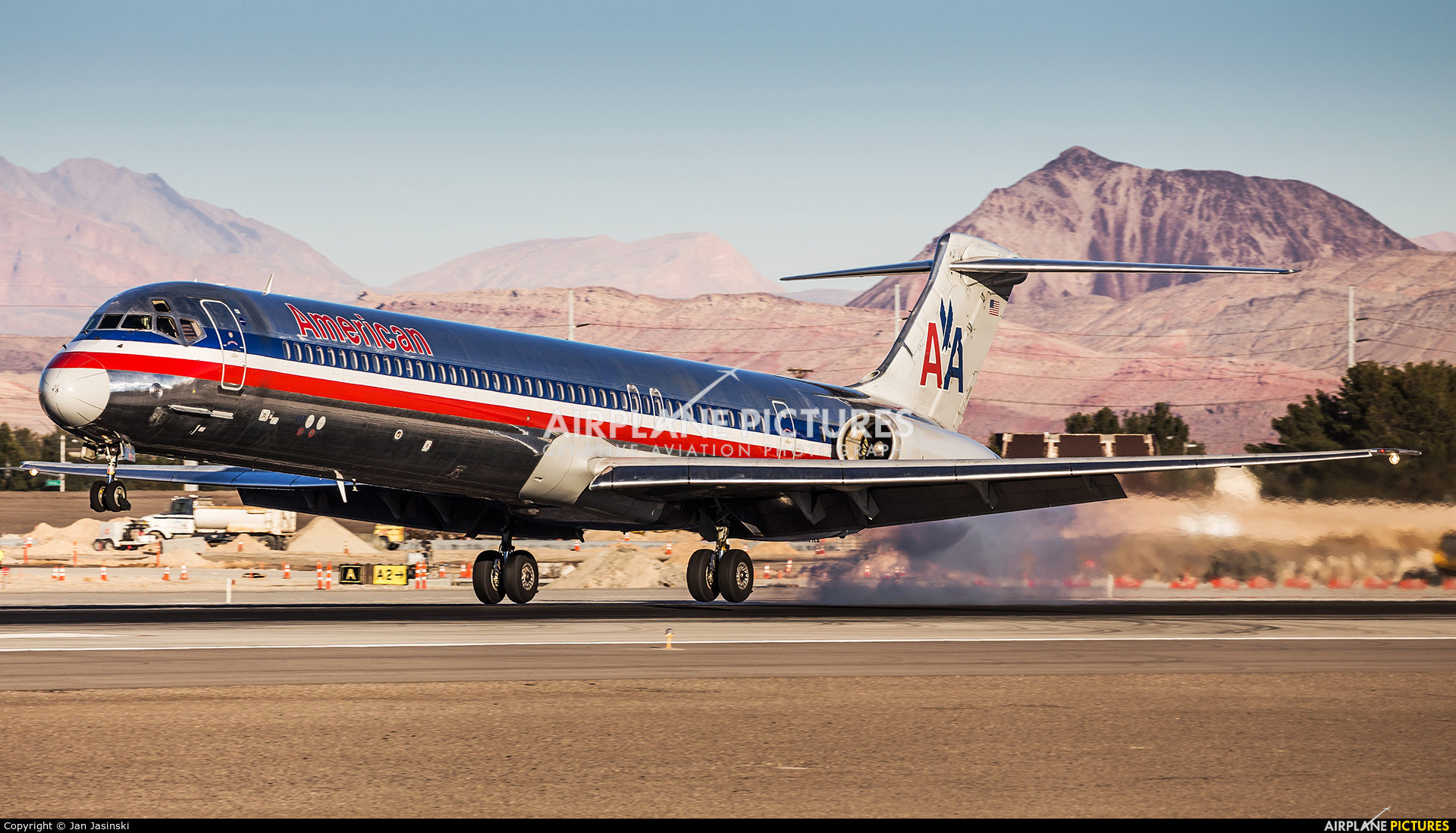 American Airlines N482AA aircraft at Las Vegas - McCarran Intl