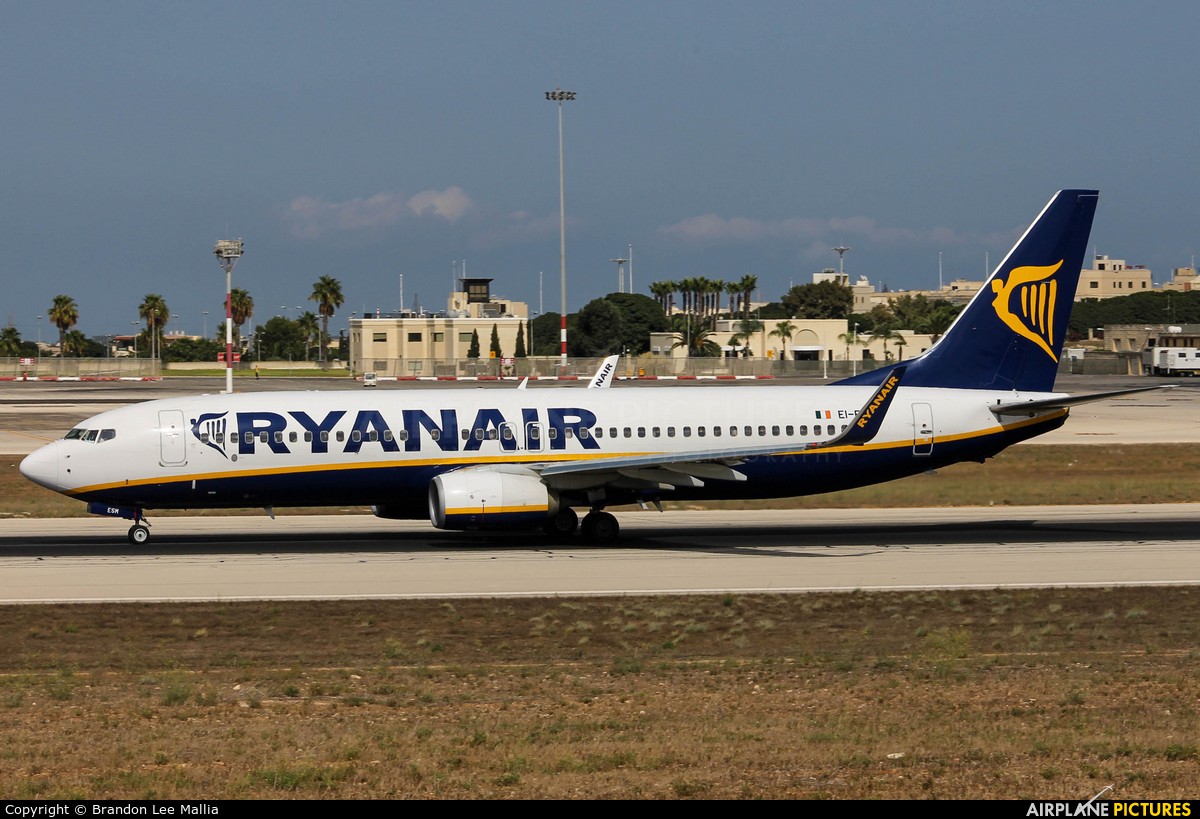 Ryanair EI-ESM aircraft at Malta Intl
